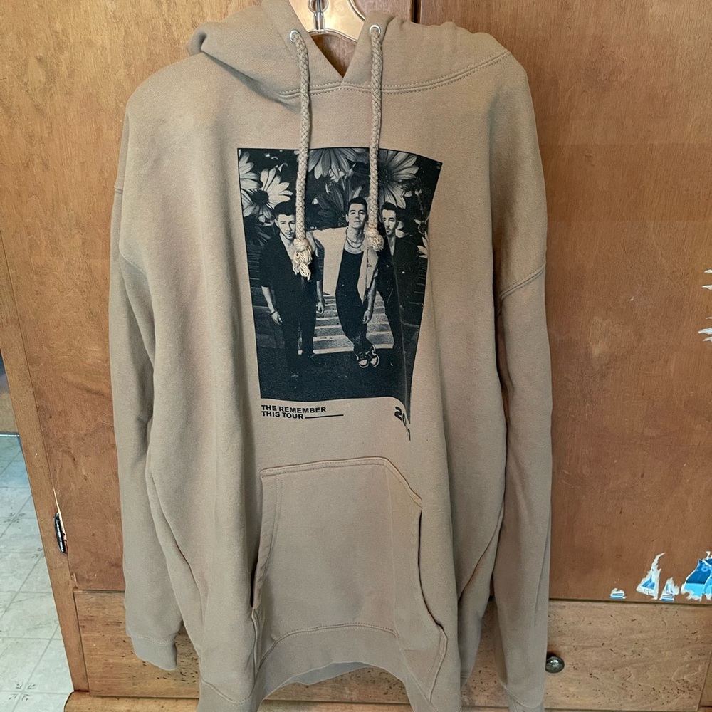 Jonas Brothers - Remember This Tour Tan Hoodie, Size L